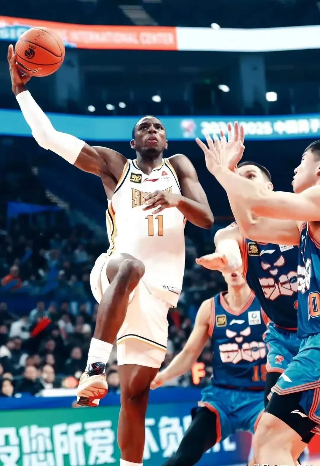 强队对决!刺激比赛引爆球迷热情,士气大振 强队对决!刺激比赛引爆球迷热情,士气大振