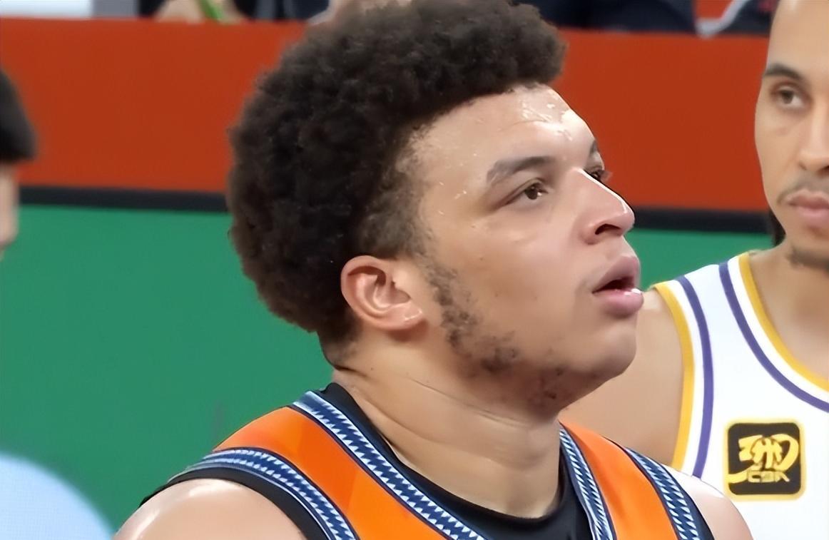 赫塔联逆转胜队友,豪取重要三分,气势如虹 赫塔联逆转胜队友,豪取重要三分,气势如虹