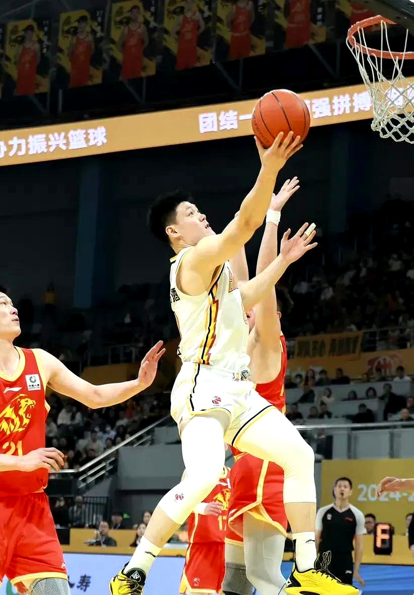 张三联赛:中国著名篮球比赛即将拉开序幕,士气大振 张三联赛:中国著名篮球比赛即将拉开序幕,士气大振