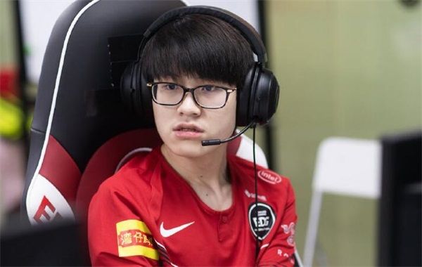 C9血洗SHR,Meiko拿下关键大龙宿敌对决成都决赛之夜,引爆全场热议的简单介绍 C9血洗SHR,Meiko拿下关键大龙宿敌对决成都决赛之夜,引爆全场热议的简单介绍