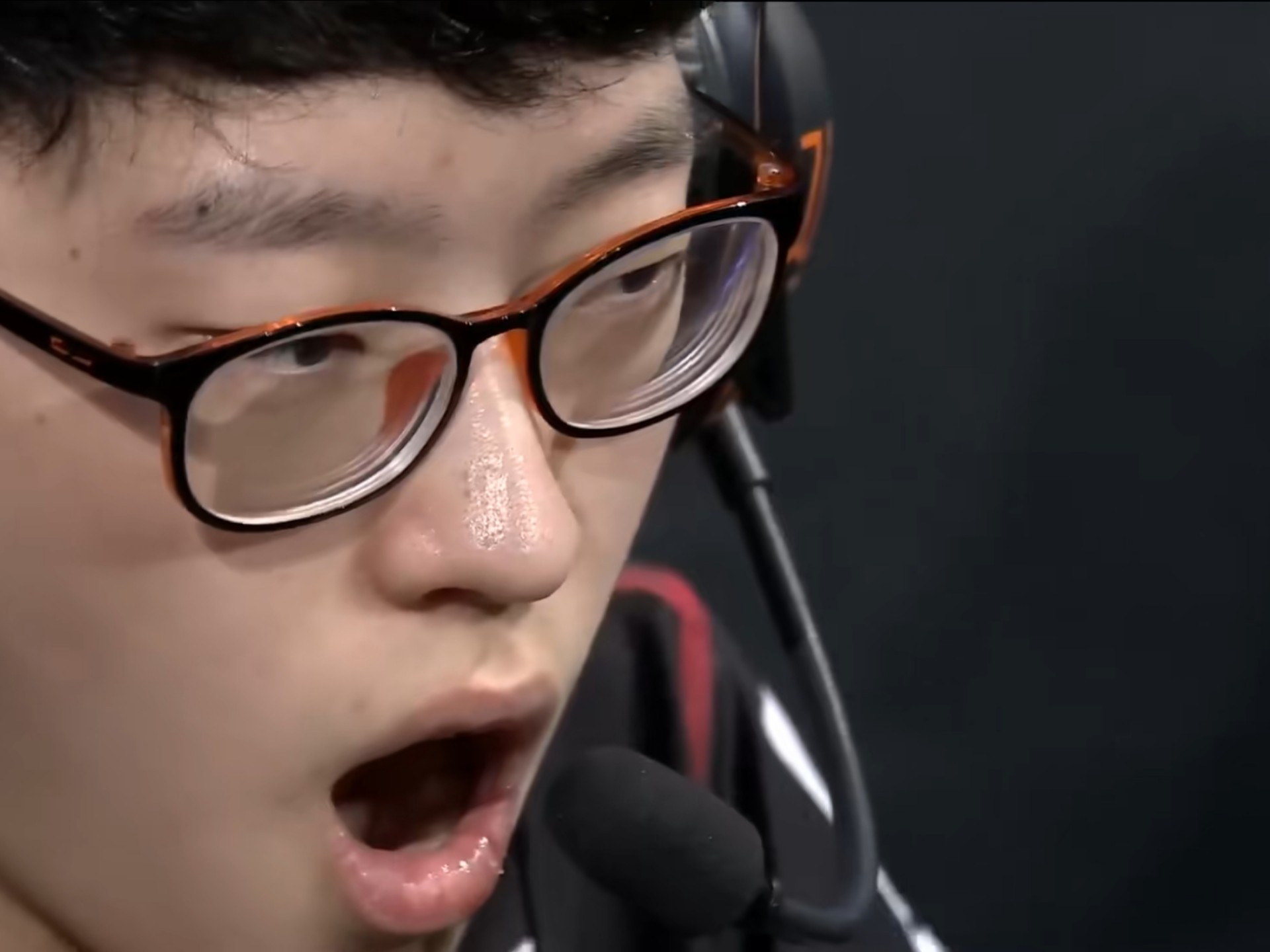 BRO血洗HLE,Scout开启传奇时刻强强对话淘汰赛,点燃全场激情 BRO血洗HLE,Scout开启传奇时刻强强对话淘汰赛,点燃全场激情