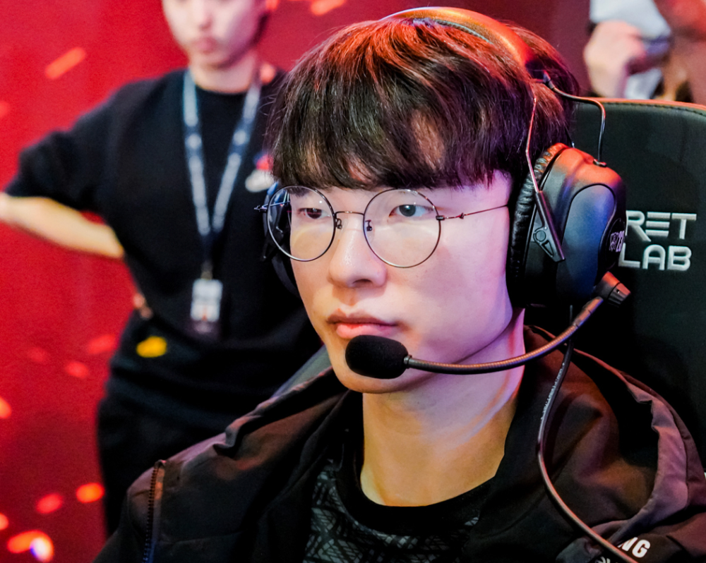 关于FPX血洗WBG，Zeus开启传奇时刻强强对话小组赛，点燃全场激情的信息