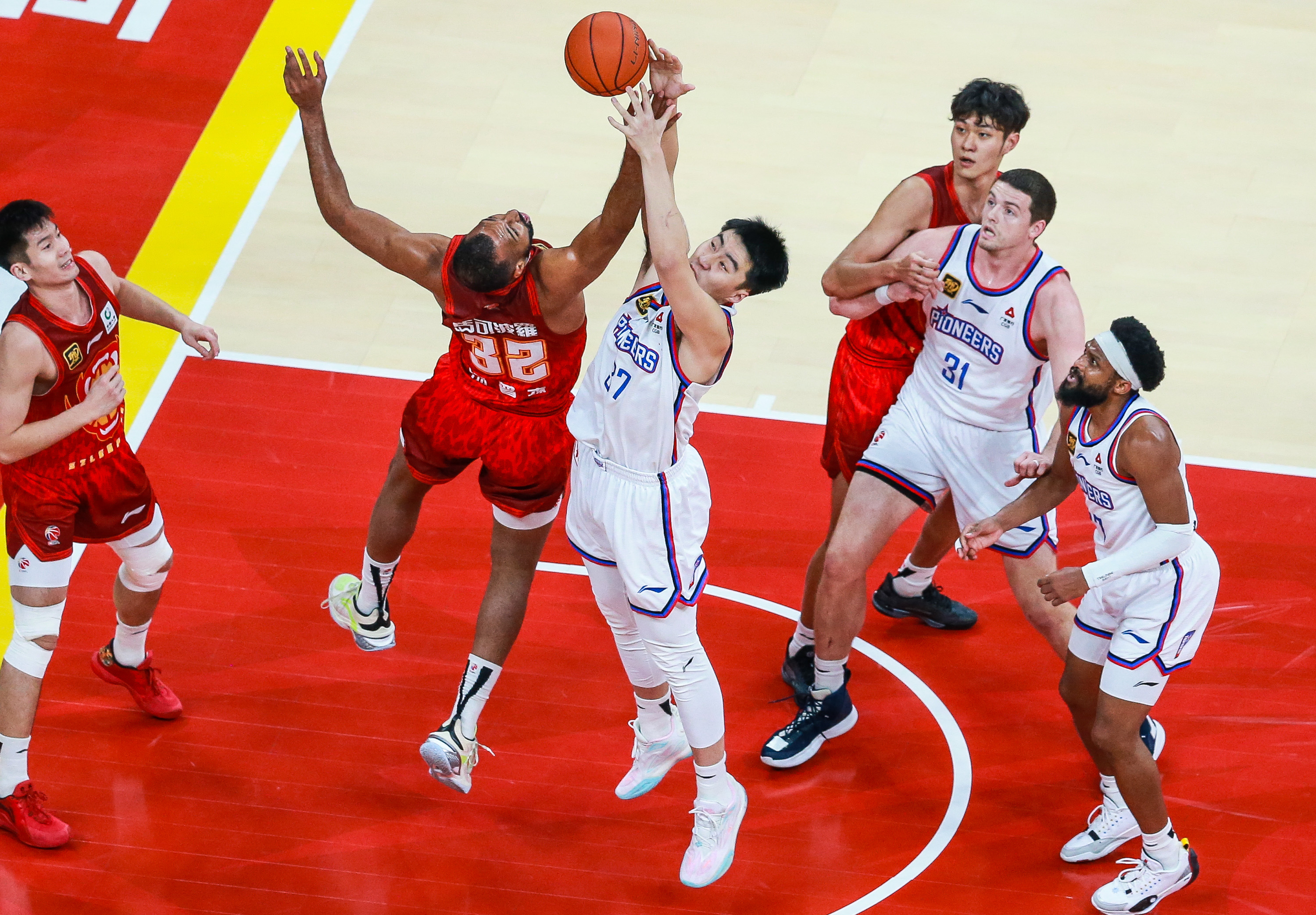 深圳队险胜勇士，赵继伟点燃赛场