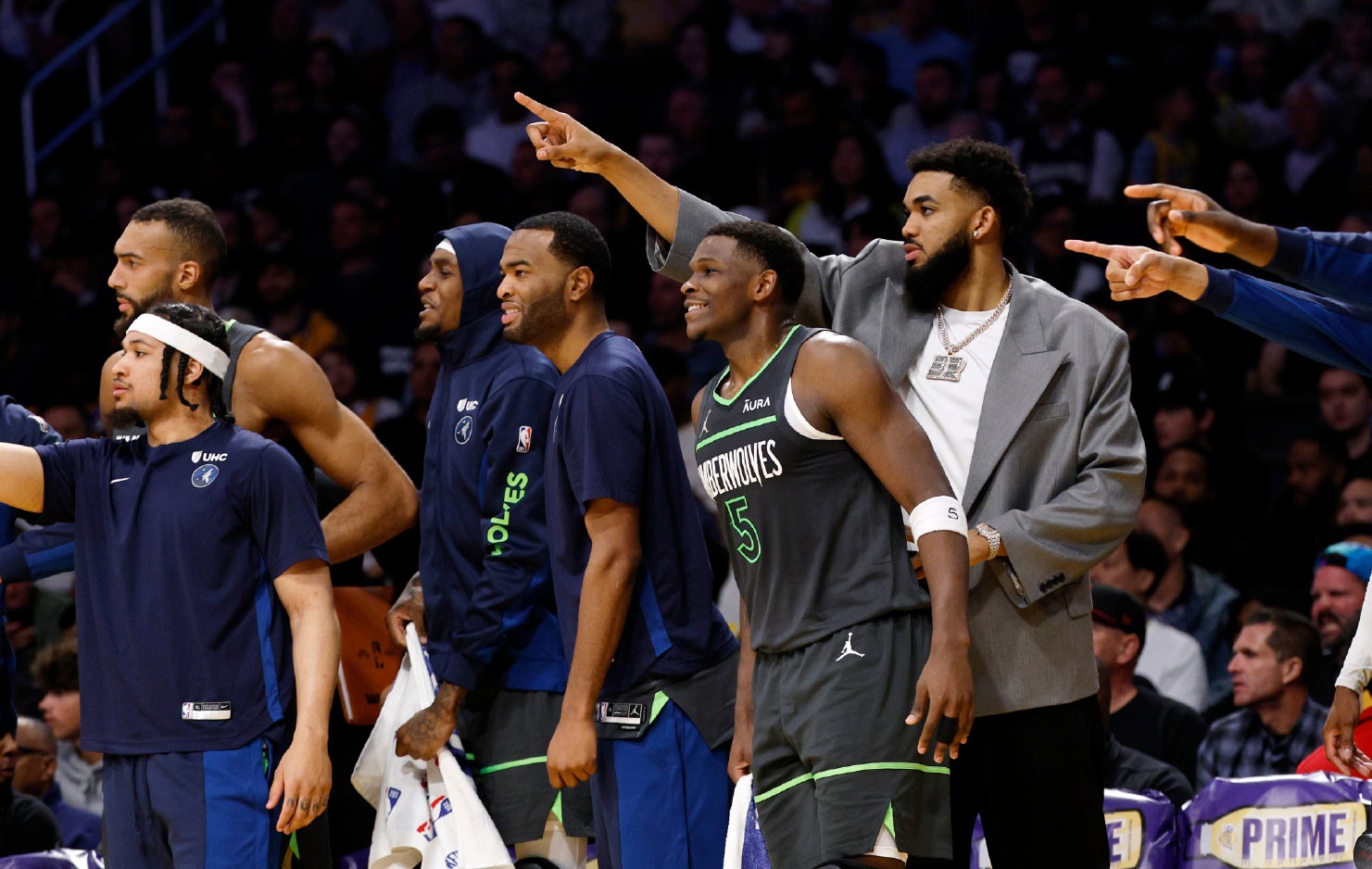 四川队碾压湖人，戈贝尔点燃赛场