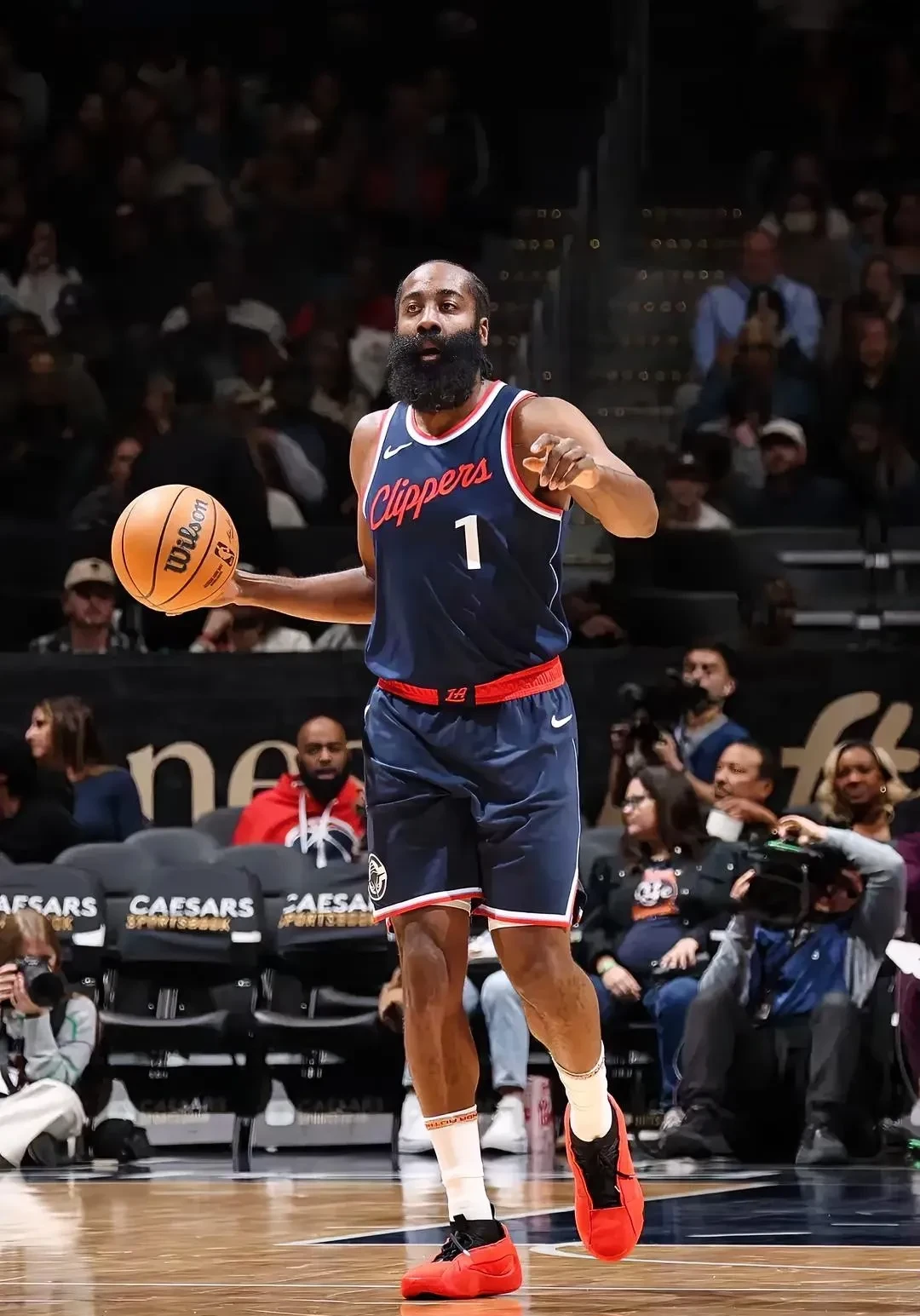 太阳鏖战新疆队,哈登状态火热 太阳鏖战新疆队,哈登状态火热