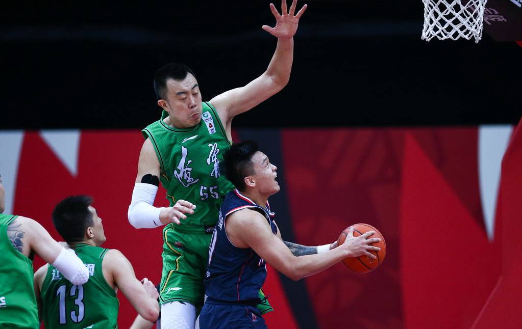 凯尔特人险胜深圳队,张镇麟关键制胜 凯尔特人险胜深圳队,张镇麟关键制胜