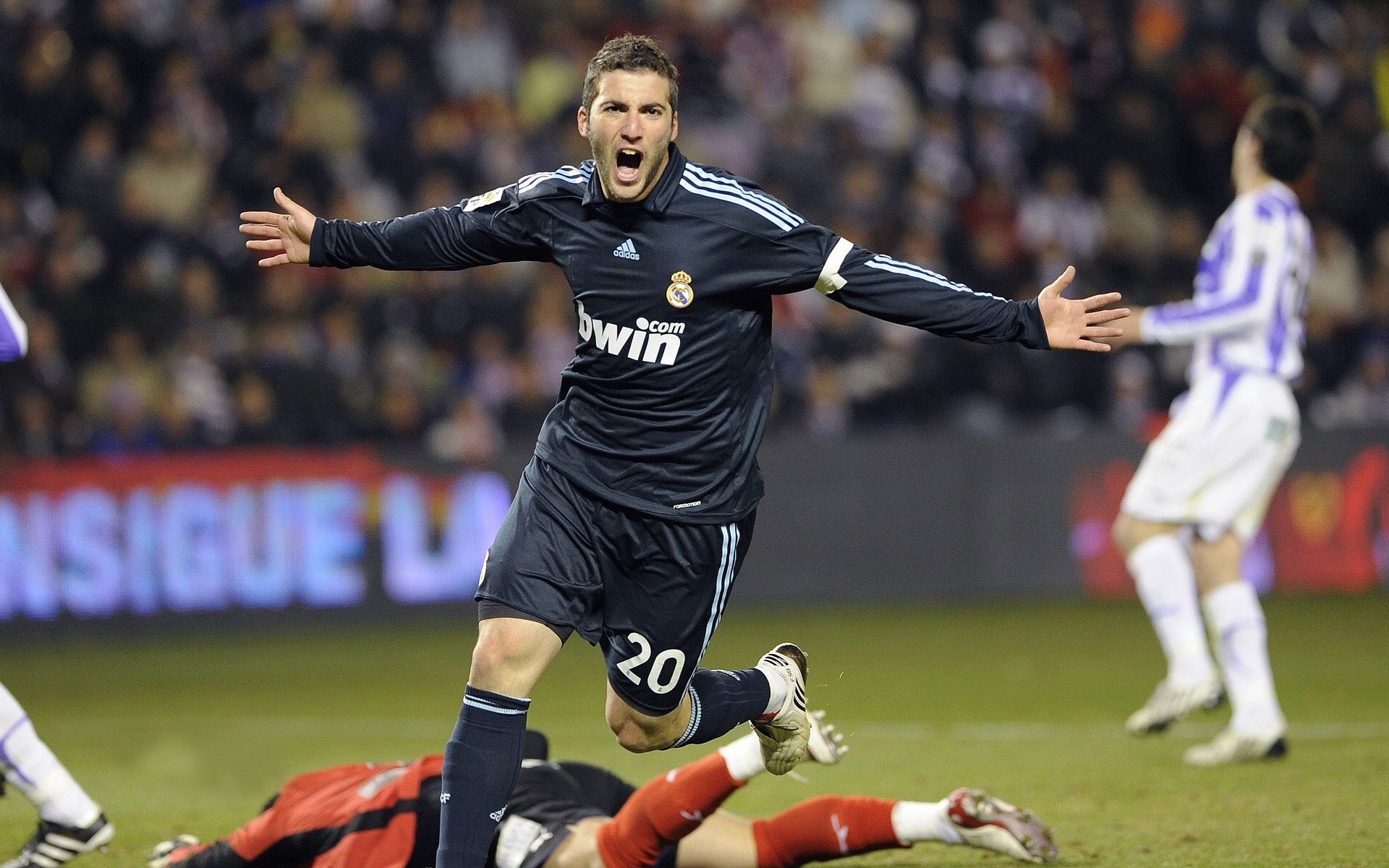 法国强势击碎中国梦想，姆巴佩在奥运周期关键战完成致命接管